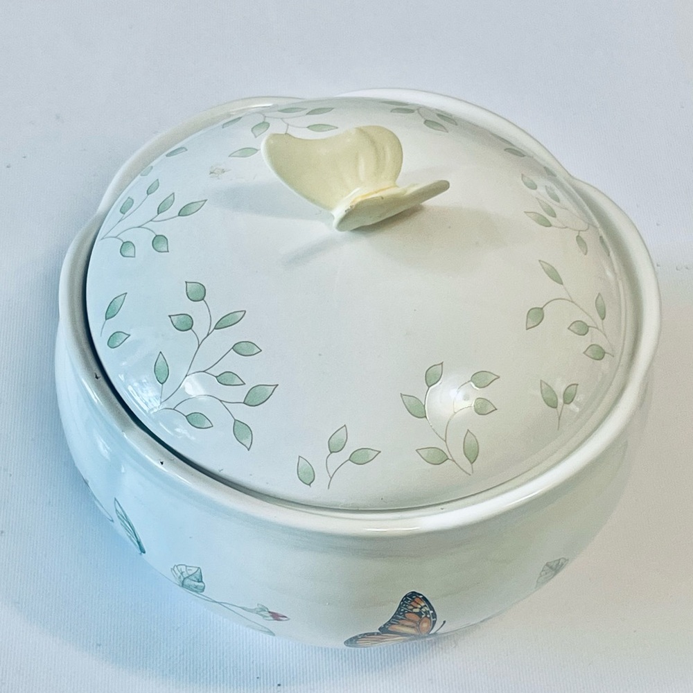 LENOX Butterfly Meadow Ceramic floral 
Sugar Bowl Canister With Lid